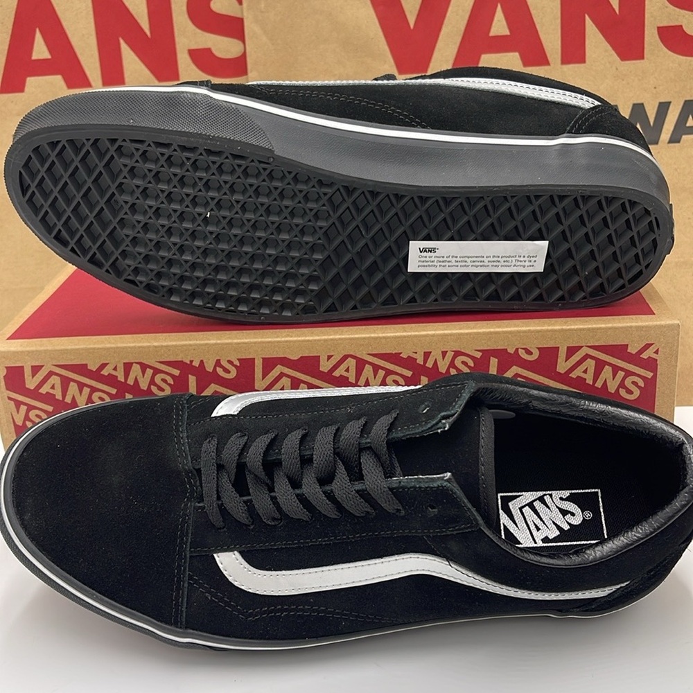Vans Men’s Black and White Sneakers Old Skool
Metallic Black
VN000CTERMA - Picture 5 of 16